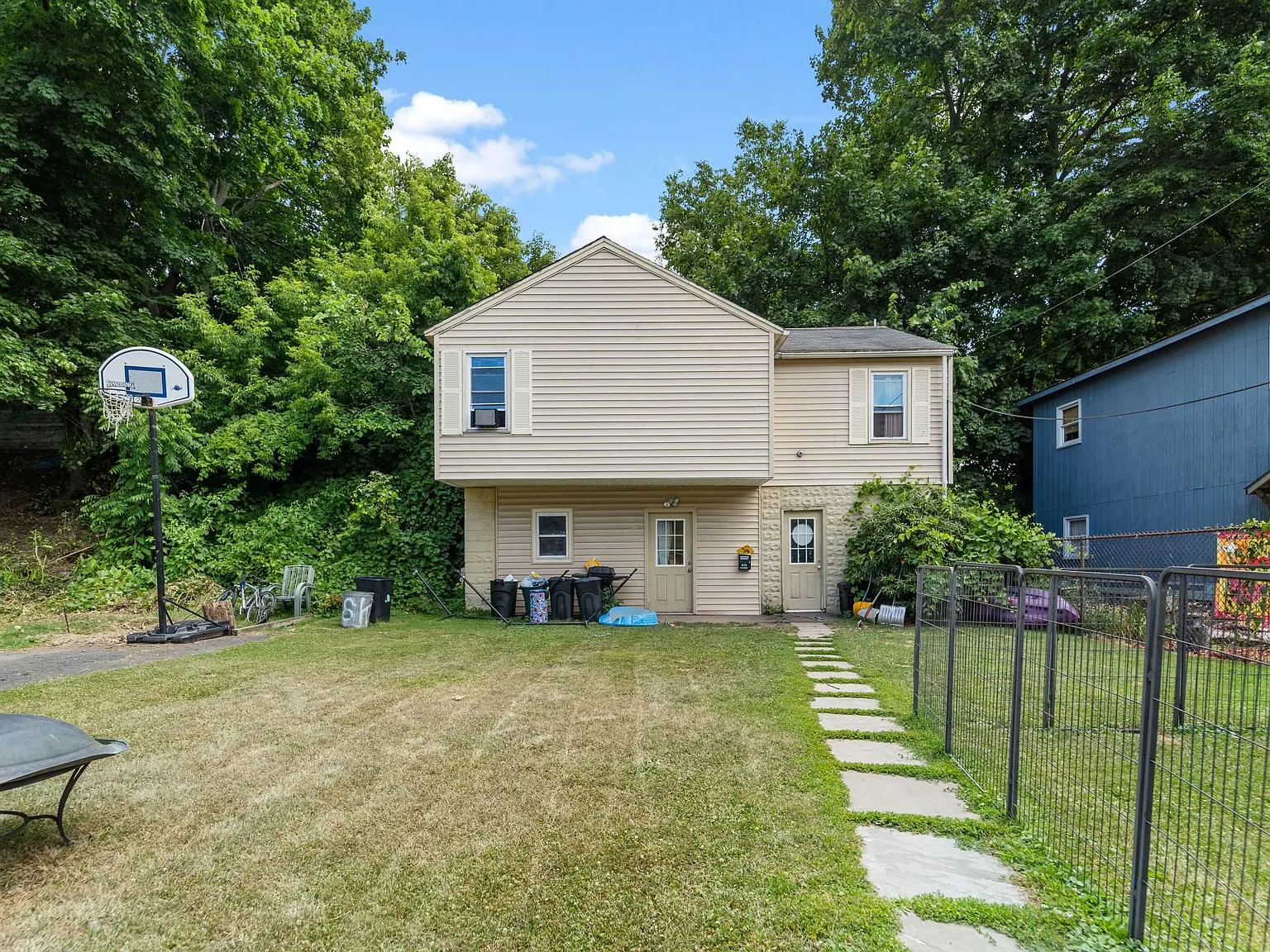 2 bed, 800 sqft, $1,200 — Photo 1