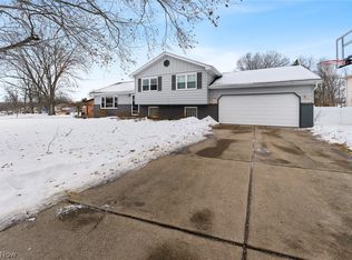 8460 Crystal Dr, Youngstown, OH 44512