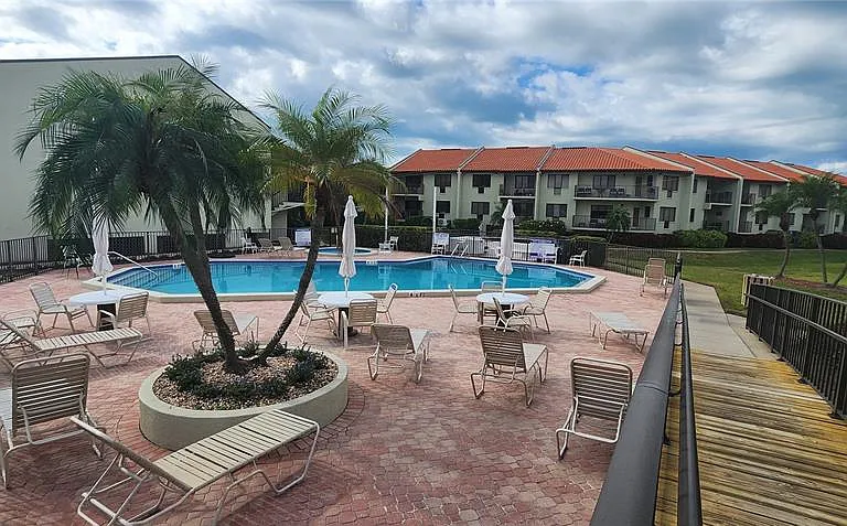1515 Pinellas Bayway S #17 — Photo 32