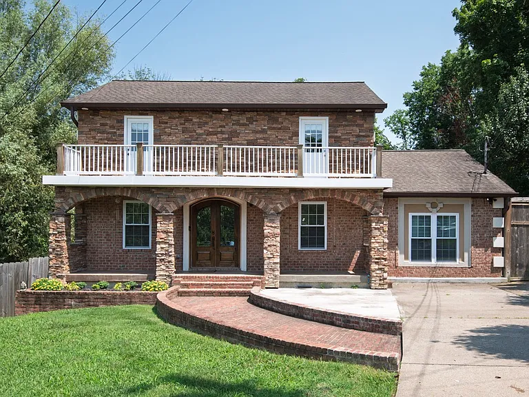 4036 Creekside Dr — Photo 1