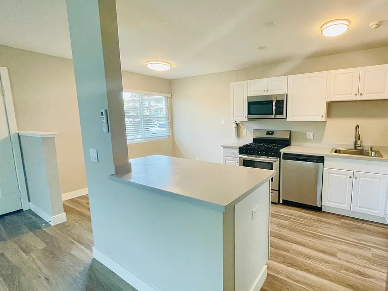 2x1 - 850 SqFt -Kitchen / Living room
