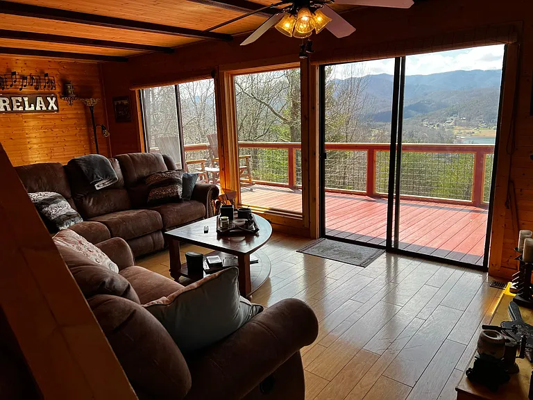 404 Mountain Dr N — Photo 5