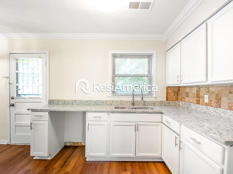 3820 Bishops Bridge Rd — Photo 6