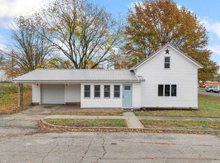 107 S Walnut St, Mentone, IN 46539