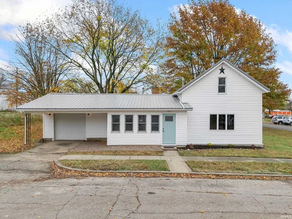 107 S Walnut St, Mentone, IN 46539
