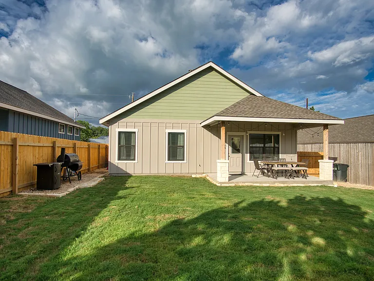 1247 Greenhill Dr — Photo 11