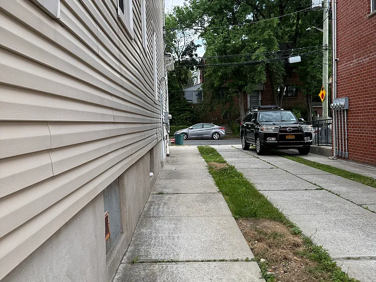 16219 Laburnum Ave #3 — Photo 22