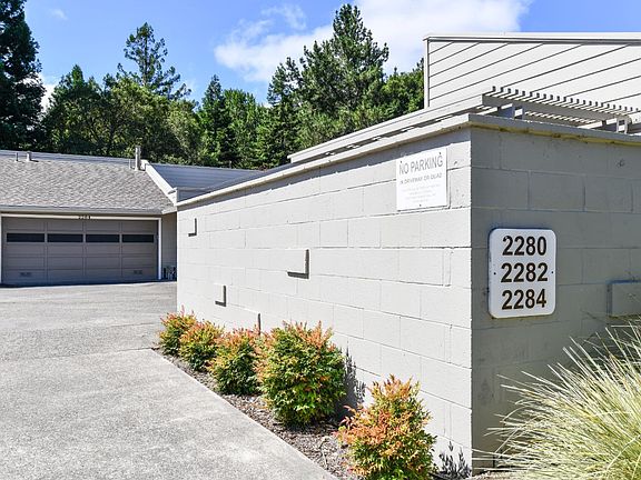 2nd image of 2284 Knolls Hills Circle
