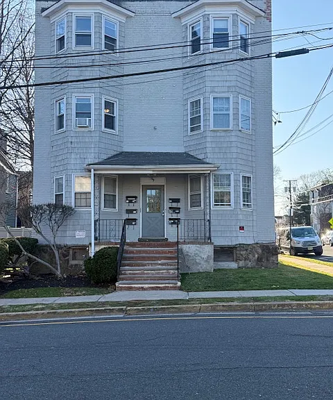 9 Cedar St #3R — Photo 1