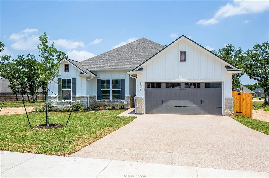 3911 Brownway Dr — Photo 1