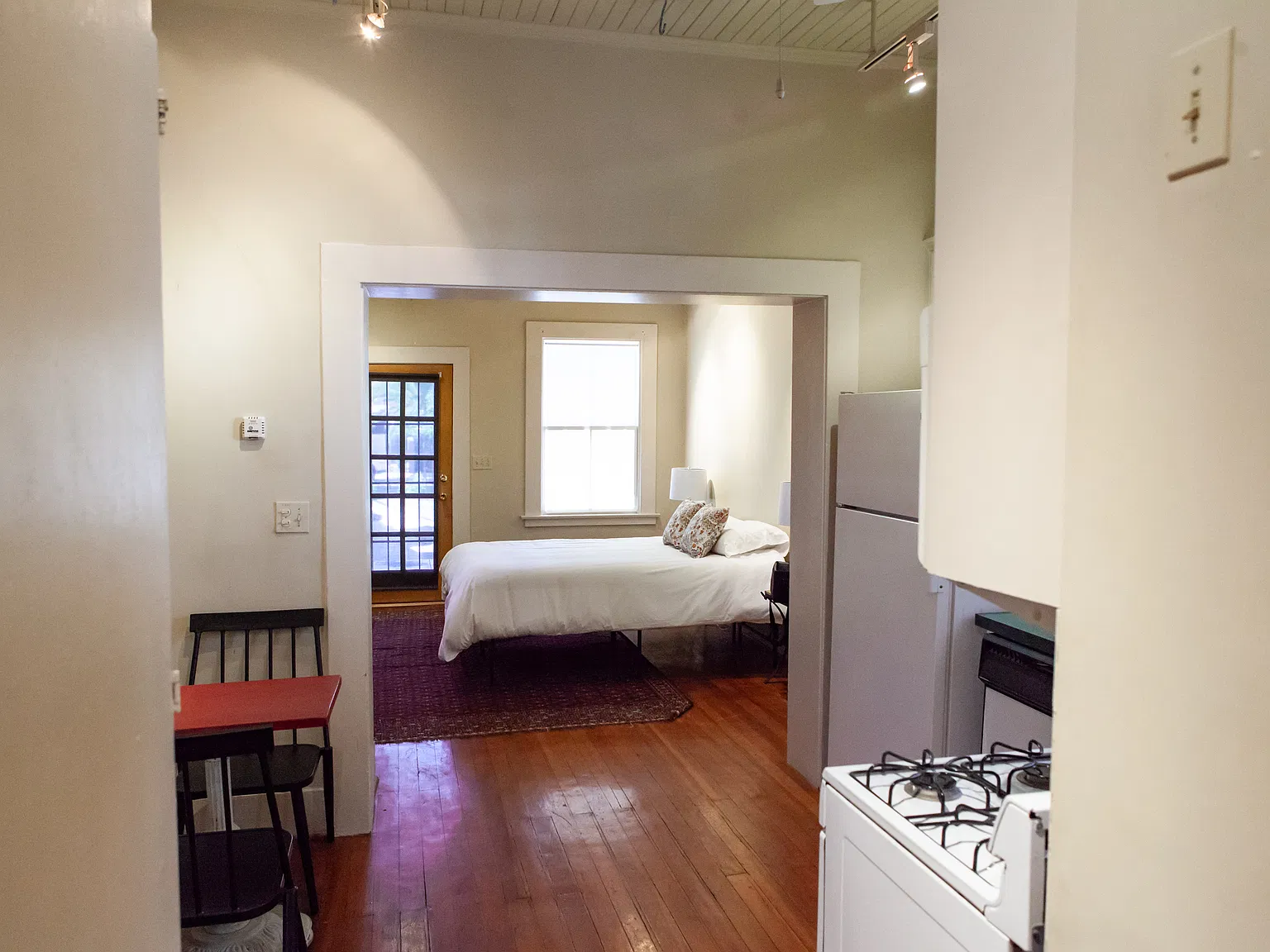 Studio, 500 sqft, $850 — Photo 4
