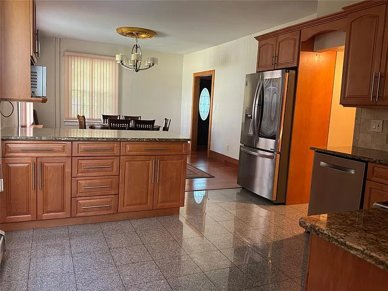 26 Center Ave — Photo 10