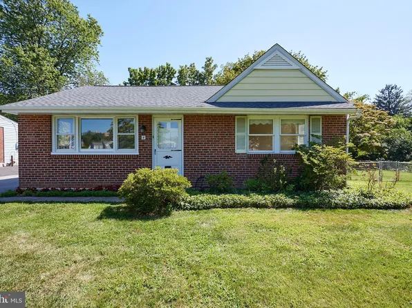 4 Valleyview Cir, Norristown, PA 19401