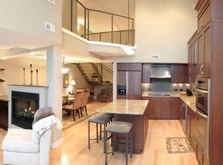 12 Washington Ave #10, Grand Haven, MI 49417