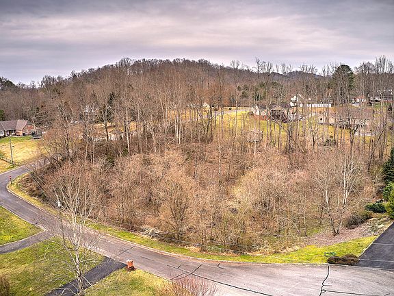 5th image of Wildwood Ln