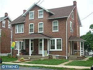 2nd image of 433 W 2nd St #1