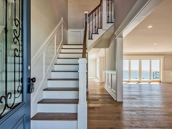 3rd image of 360 E Shore Dr