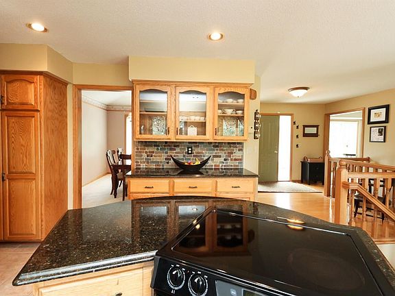 4th image of 3425 Fairfax Ln