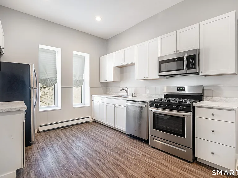 300-302 Soundview Ave — Photo 8
