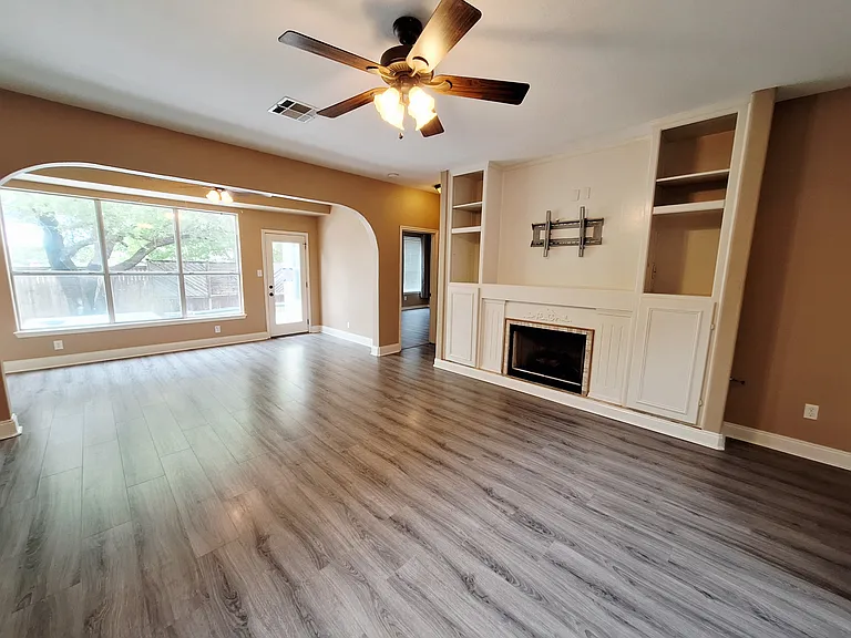 2122 Wheaton Trl — Photo 9