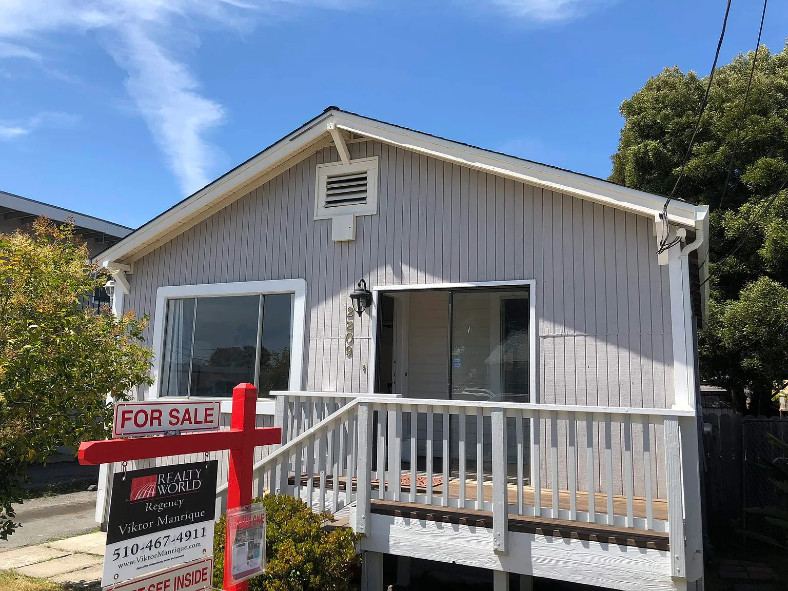 2209 Bush Ave photo 1