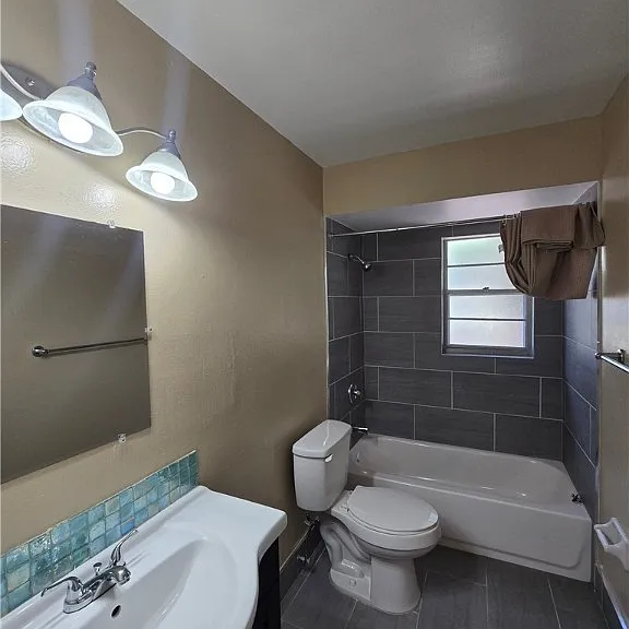 702 SE 47th St #2 — Photo 12