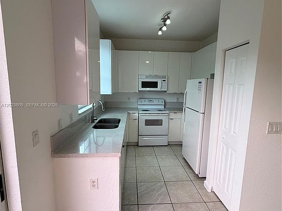 5th image of 607 NE 21st Ter