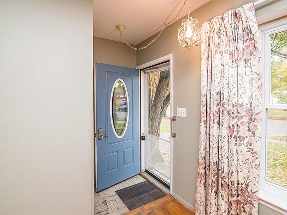 3rd image of 2223 Faye Dr