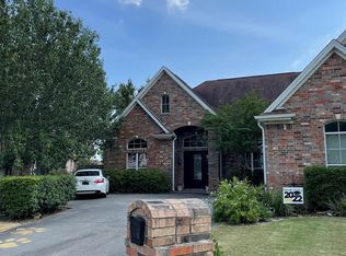 2239 Willow Run, Nederland, TX 77627