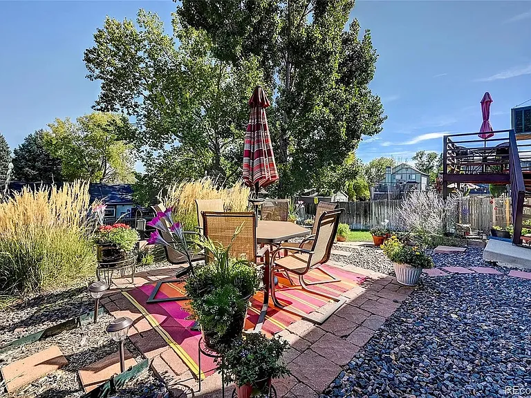 10610 Albion St — Photo 20