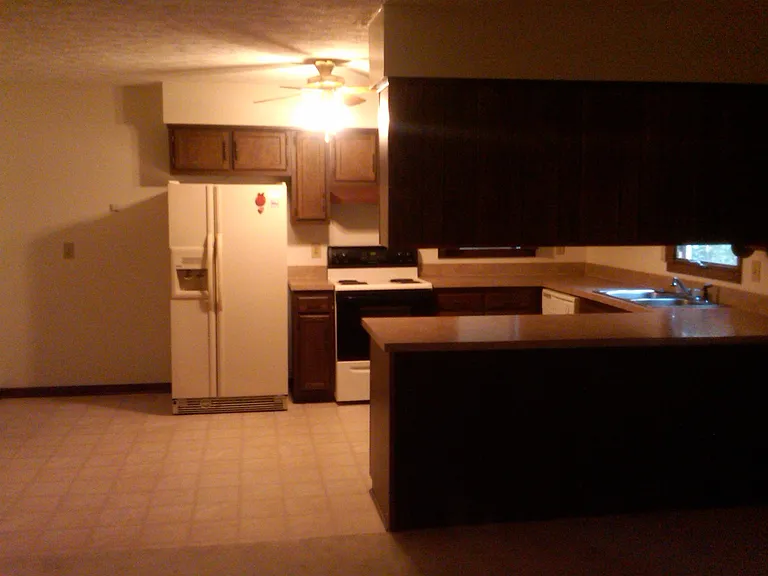 4852 Rosewell Dr — Photo 4