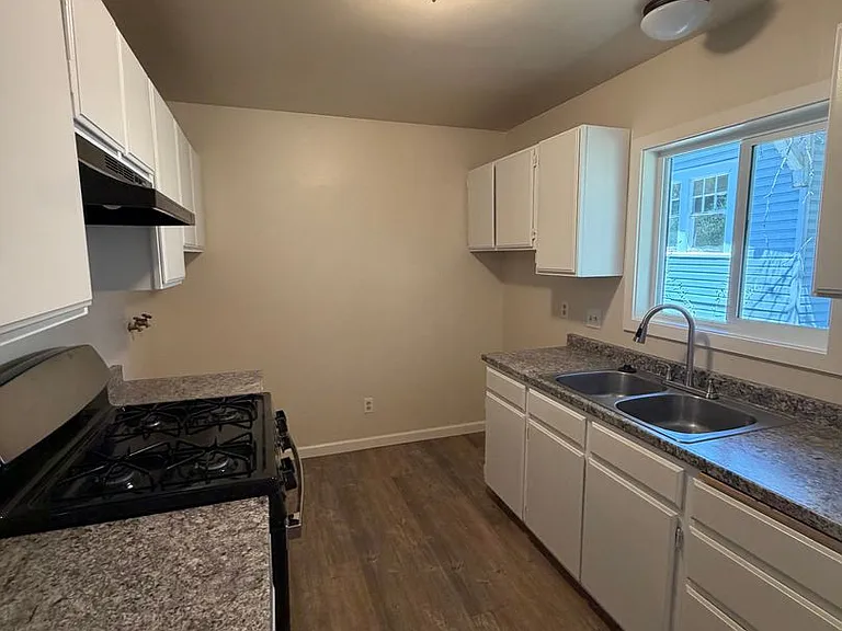 1117 N Alameda Ave — Photo 1