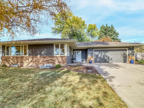 100 S Woodcrest Dr N, Fargo, ND 58102