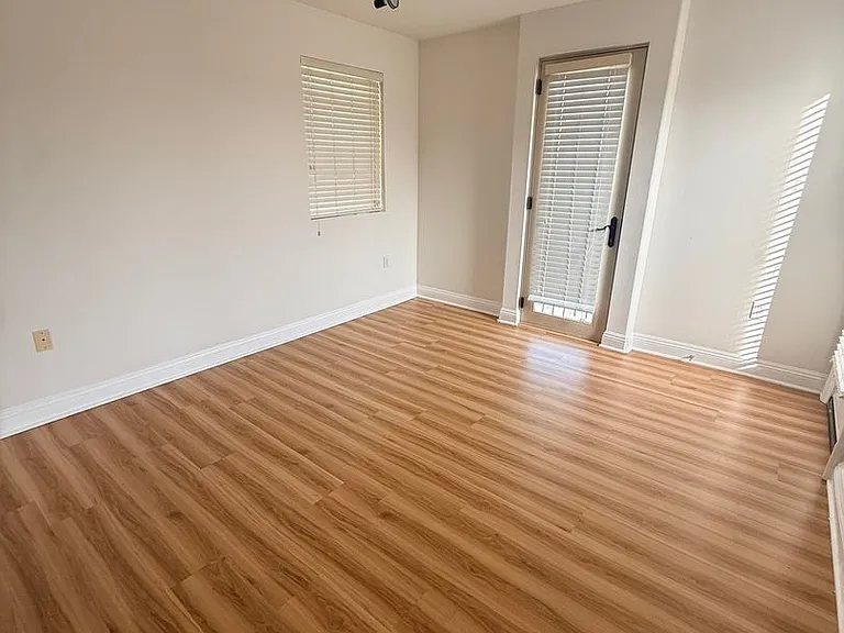 23130 Sherman Pl — Photo 15