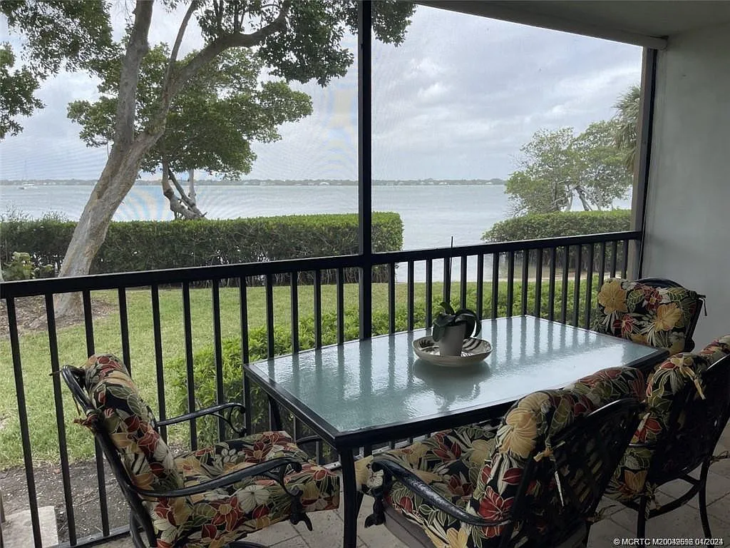 1 bed, 1.0 bath, 911 sqft, $2,100 — Photo 1