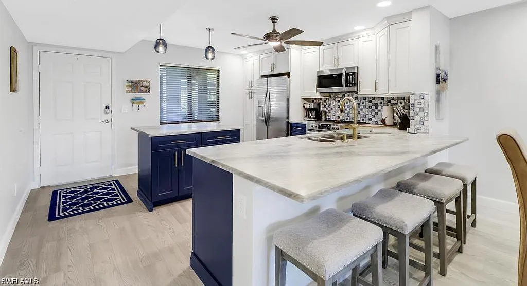2 bed, 2.0 bath, 1209 sqft, $3,900 — Photo 4