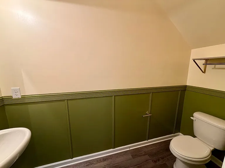 2370 Alden Dr — Photo 6