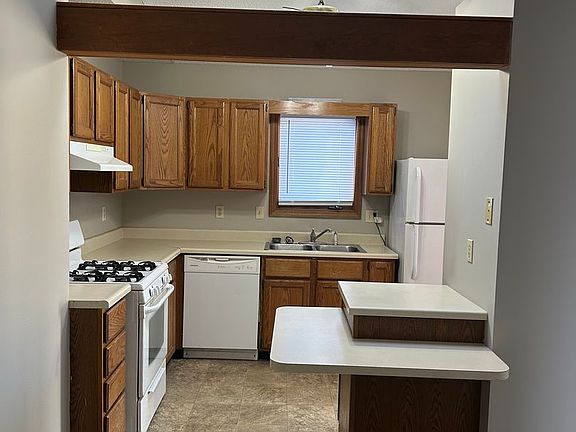 3rd image of 1415 Lakehurst Dr