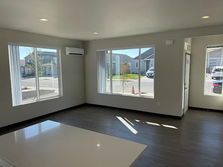Modern design 3-bed, 2.5-bath duplex available — Photo 11