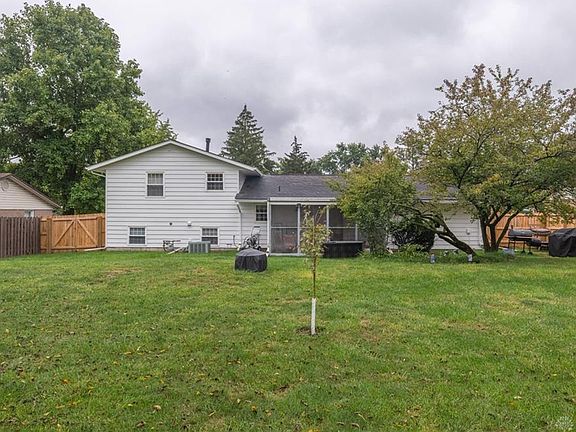 3rd image of 1141 Royalton Dr