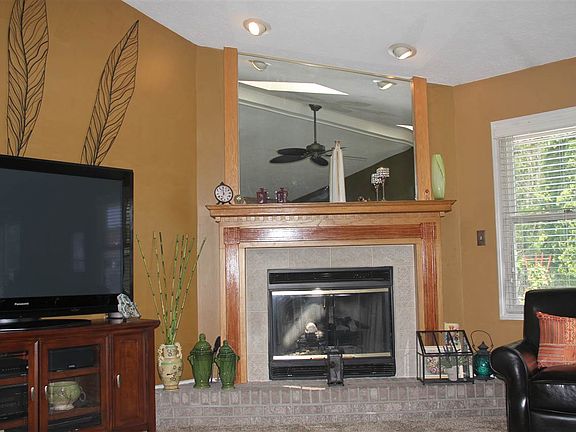 5th image of 3716 Woodfield Ln