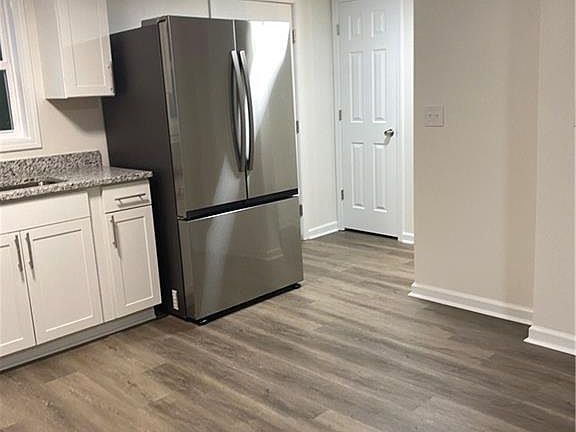 5th image of 716 Watson St