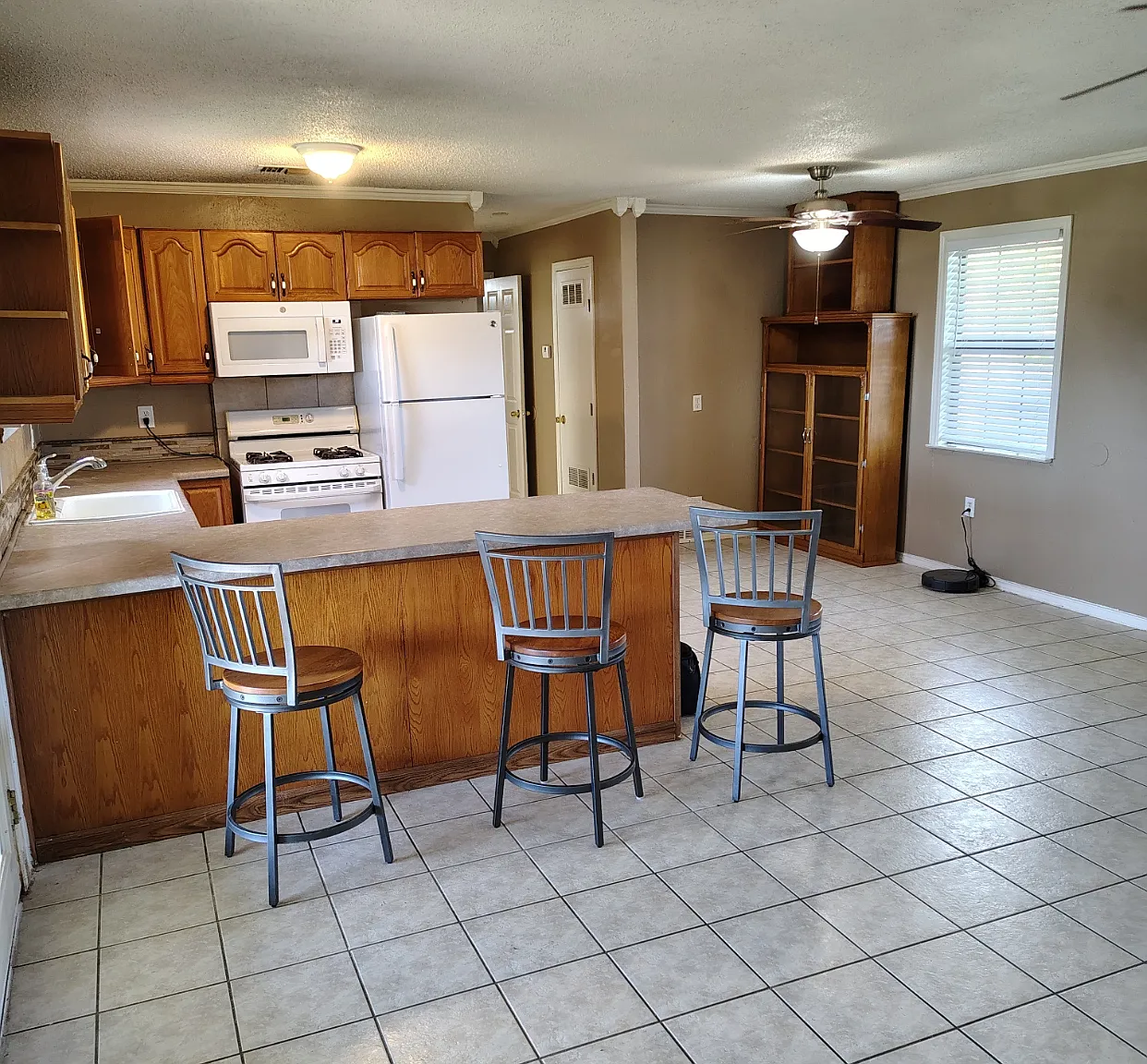 3 bed, 1260 sqft, $2,250 — Photo 4