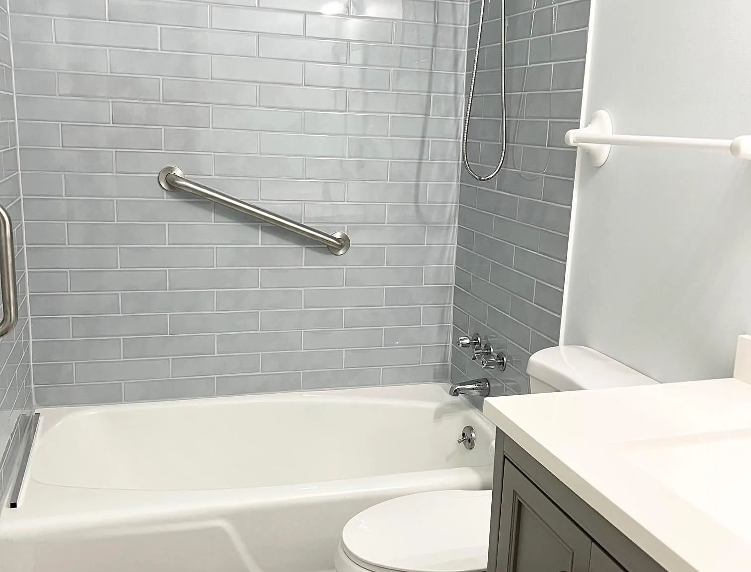 4 bed, 2.0 bath, 2300 sqft, $910 — Photo 2