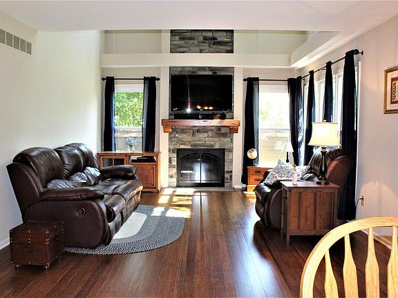 4th image of 7797 Twelve Oaks Ct