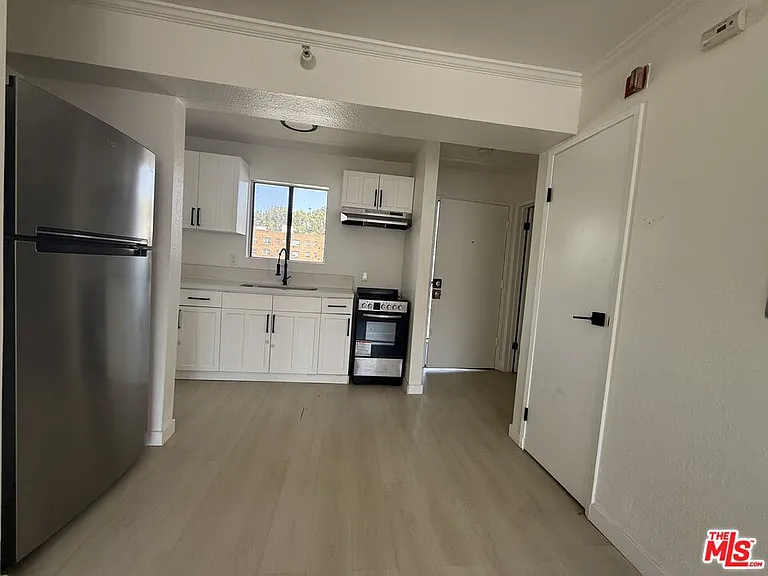 1816 N Gramercy Pl #405 — Photo 5