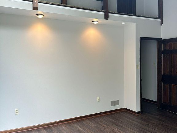 4th image of 908 N Adams St APT 3