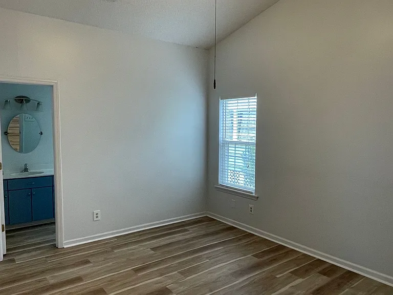 480 Saltaire Dr — Photo 32