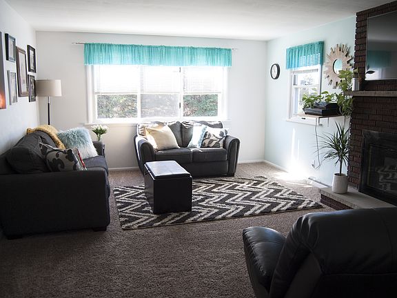 Living Room w/Fire Place