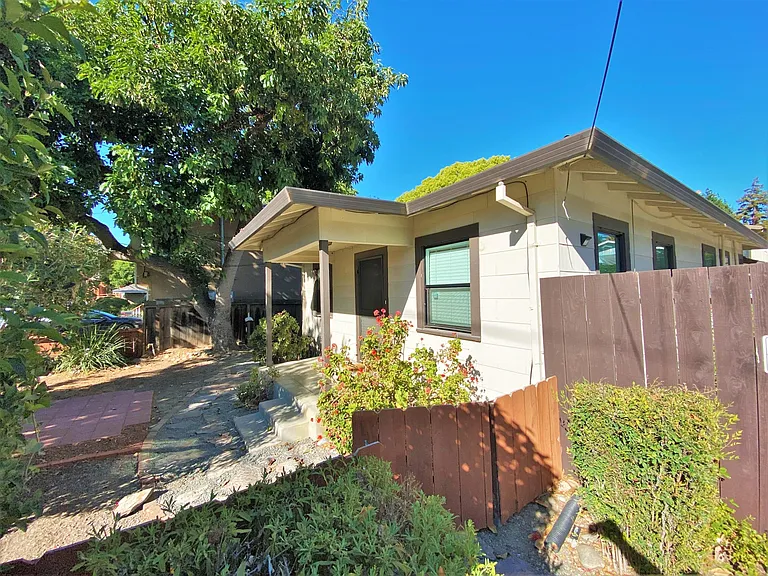 245 Chiquita Ave — Photo 20